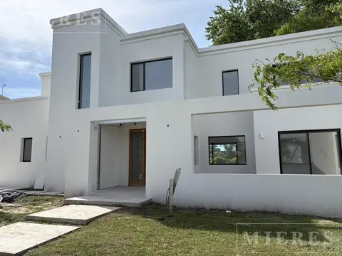 Casa en Venta al Este