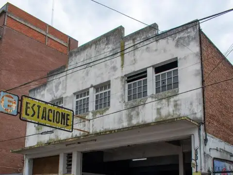 Venta de Galpon /  estacionamiento en Moron Sur