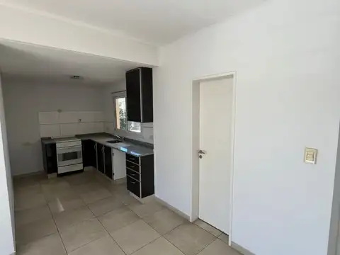 DIRECTORIO 100, Piso 1