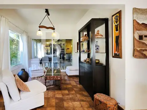 Casa 5 ambientes con 4 baños