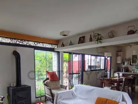 Casa 4 ambientes con 2 baños