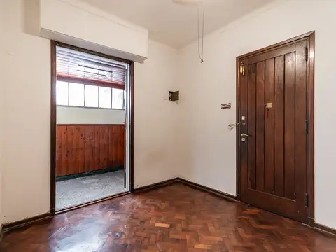 VENTA PH EN PLANTA BAJA, FLORES, 2 AMB. PATIO