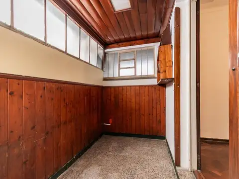 VENTA PH EN PLANTA BAJA, FLORES, 2 AMB. PATIO