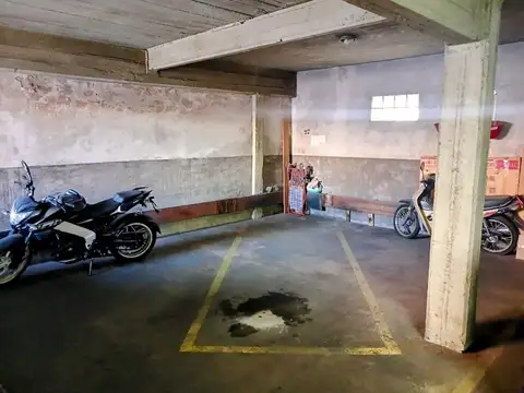 VENTA COCHERA CUBIERTA CENTRO microcentro