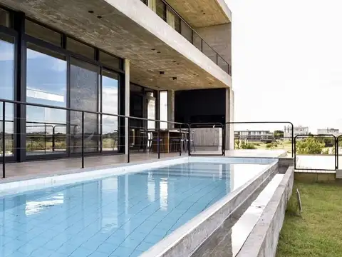 Casa 5 ambientes con 5 baños