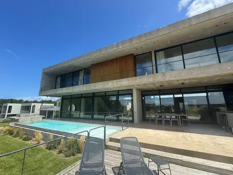 Casa en Venta de 5 dormitorios