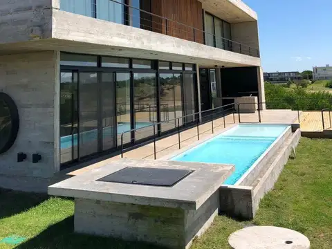 Casa en Venta en Barrio Golf 2, USD 650.000