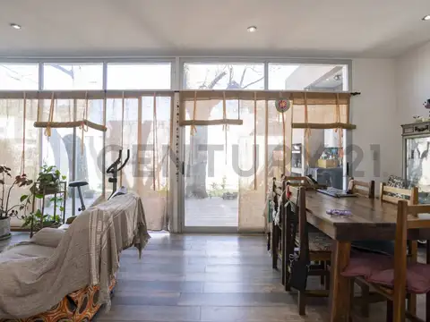 Casa en venta en City Bell tipo duplex de 2 dormitorios