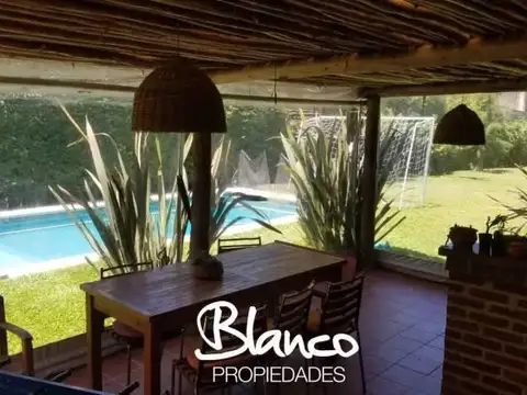 Casa en Venta con 2 cocheras