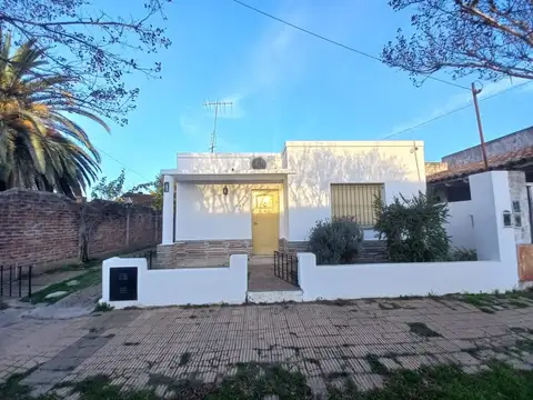 Casa 5 ambientes con 1 baño