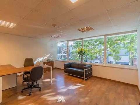 Oficina en Alquiler con 1 cochera