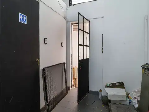 VENTA LOCAL CON SUBSUELO Y PATIO EN CHACARITA