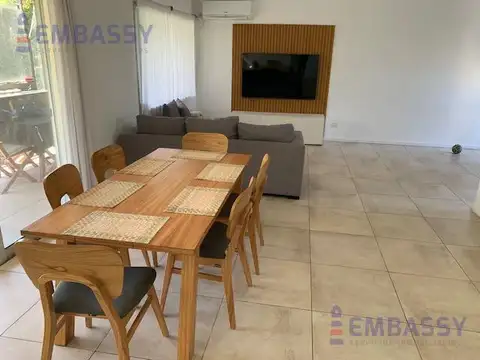 Casa en Venta con 3 cocheras