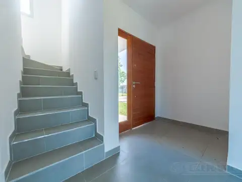 Casa 4 ambientes con 3 baños