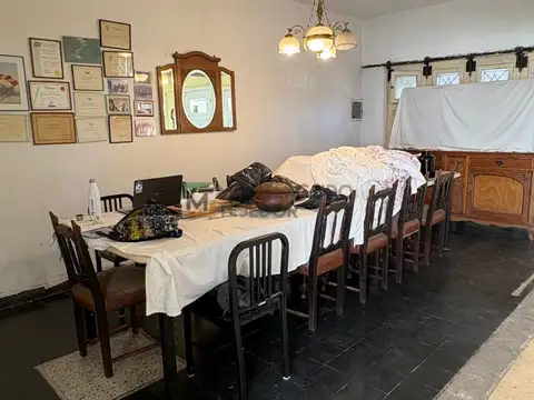 AMPLIA CASA DE 3 DORMITORIOS, GRAN LIVIING COMEDOR,COCHERA Y PARQUE CON PICINA