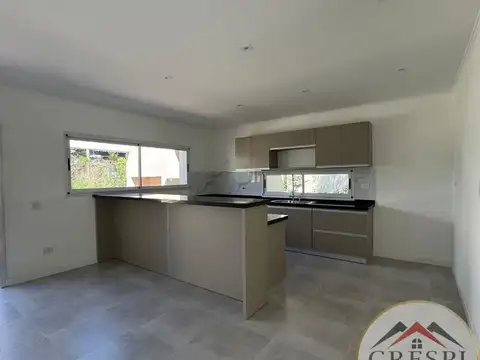 Casa 4 ambientes con 2 baños