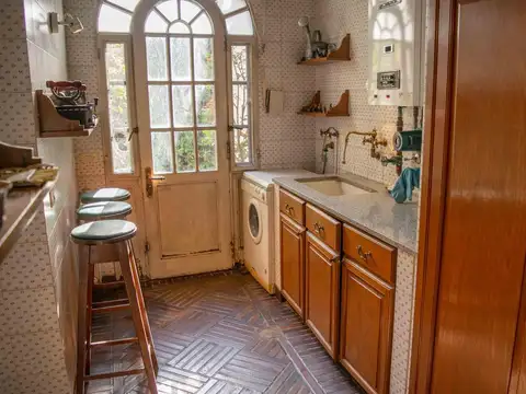 Casa 6 ambientes con 5 baños