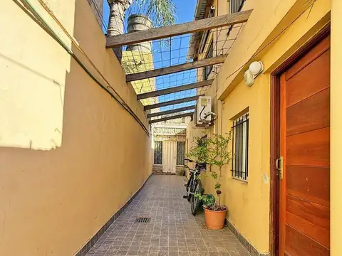 CASA DE PASILLO EN VENTA, EN ARROYITO! (NO ES PH)
