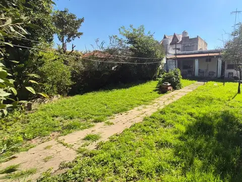 Venta casa 3 amb, coch, fondo/depto 2 amb Lanús E