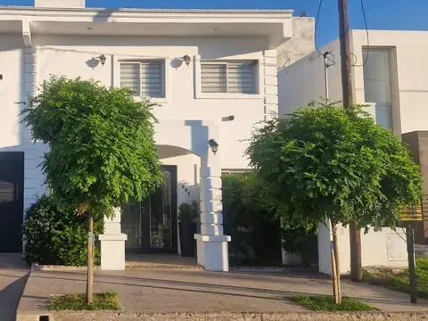 VENDO CASA - 4 DORMITORIOS - MONTE CRISTO, CORDOBA