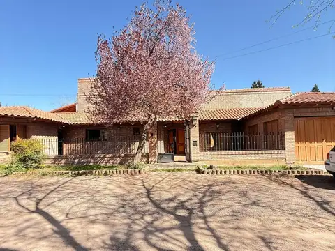 Venta Casa importante B. Semi privado. Guaymallén