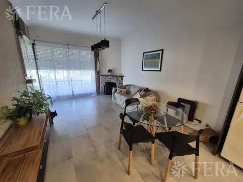Venta casa 3 ambientes con jardín en Bernal