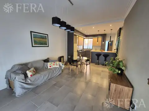 Venta casa 3 ambientes con jardín en Bernal
