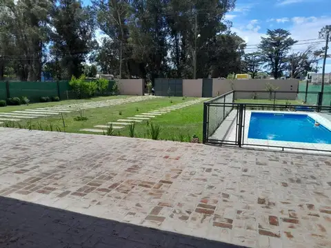VENTA CASA QUINTA CON SALON PARA EVENTOS
