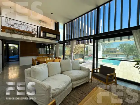 Venta de Casa con vista a Laguna en Lagos de Canning 1