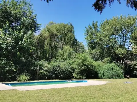 Casa en Venta con 2 cocheras