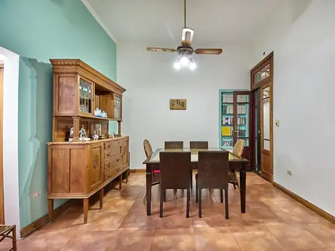 Casa 5 ambientes con 2 baños