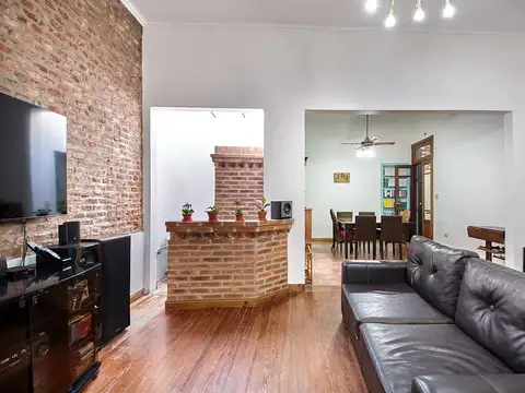 Venta Casa 5 ambientes con Jardín y Pileta