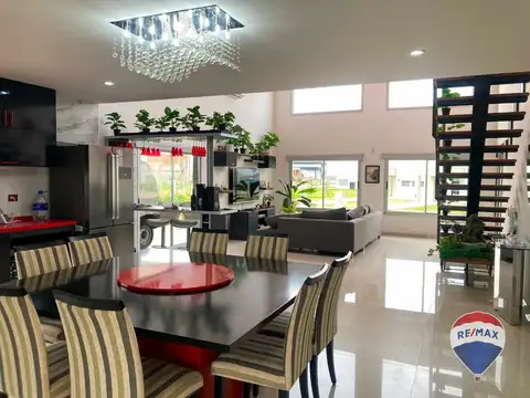 Casa 5 ambientes con 3 baños