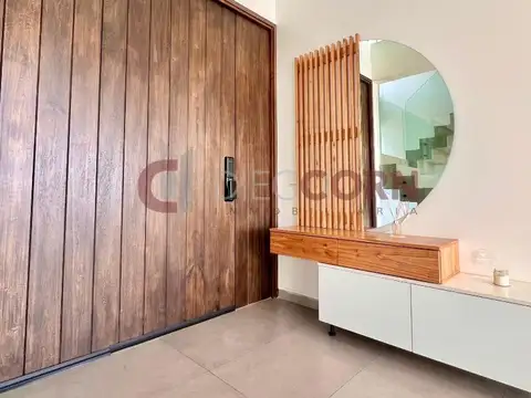 Casa 7 ambientes con 5 baños