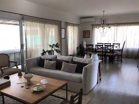 Casa en Alquiler de 4 dormitorios