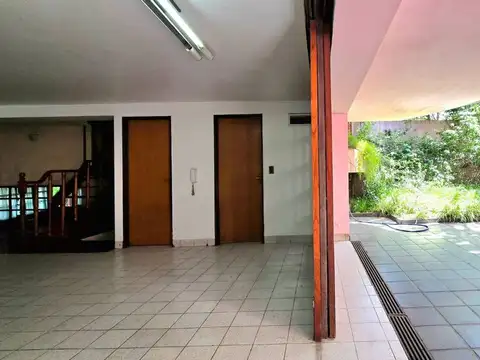 Casa 6 ambientes con 2 baños