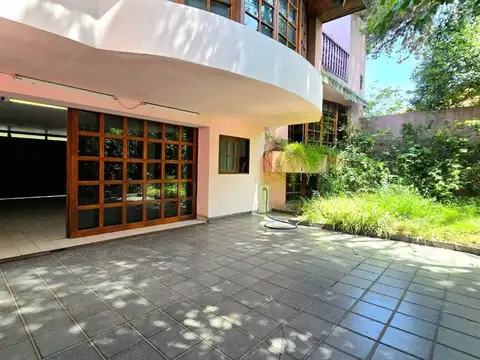 Casa en Venta con 4 cocheras