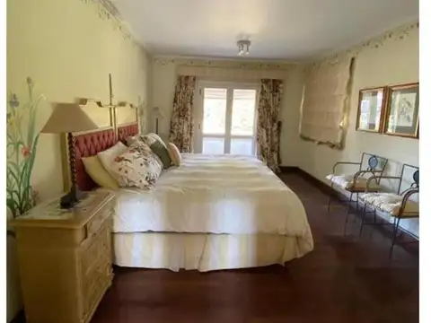 Casa 7 ambientes con 4 baños