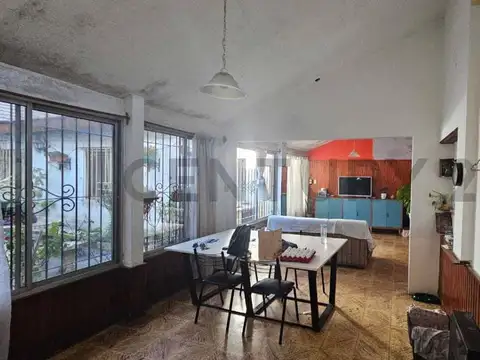 Casa 5 ambientes con 2 baños