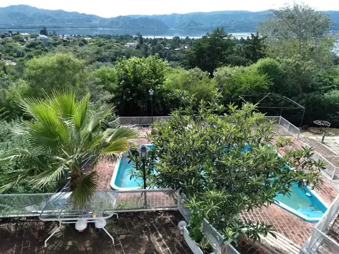 Se vende casa 3 d con piscina / Vista al lago