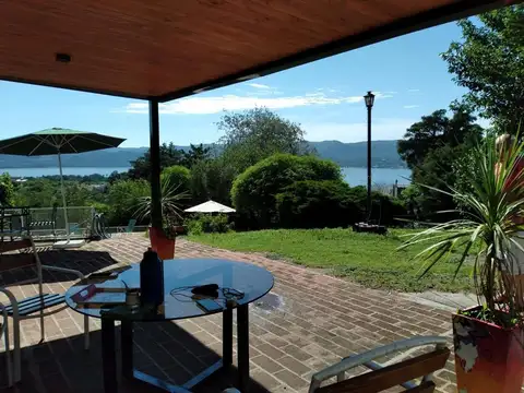 Se vende casa 3 d con piscina / Vista al lago