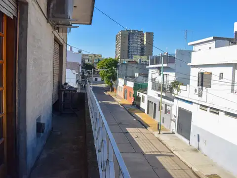 Casa 6 ambientes con 2 baños