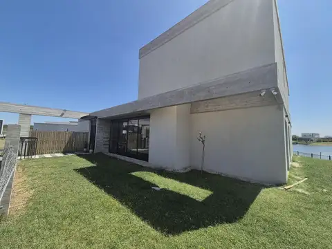 Casa en Alquiler de 4 dormitorios