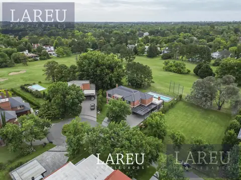 Casa 9 ambientes con 5 baños