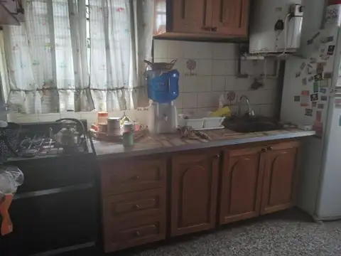 Casa  en Venta ubicado en Castelar, Morón, G.B.A. Zona Oeste - AMA0125_LP545194_7