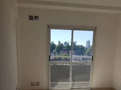 Arroyito Rio, moderno piso, excelente vista Este, muy luminoso y ventilado