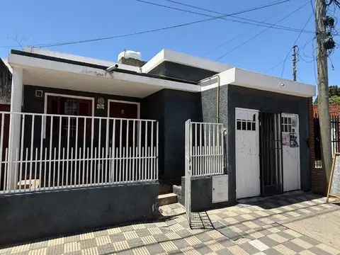 CASA DE 3 DORMITORIOS BARRIO COLON