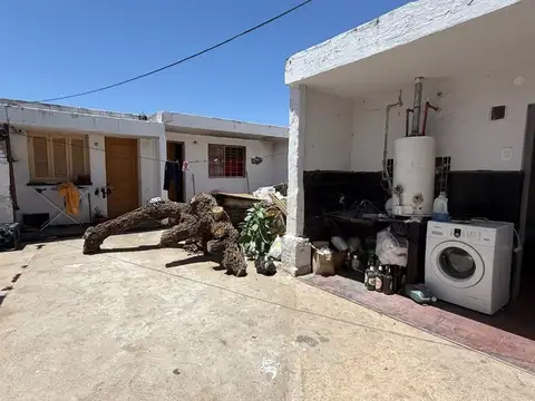 CASA DE 3 DORMITORIOS BARRIO COLON