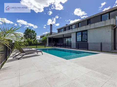 Casa 4 ambientes con 3 baños