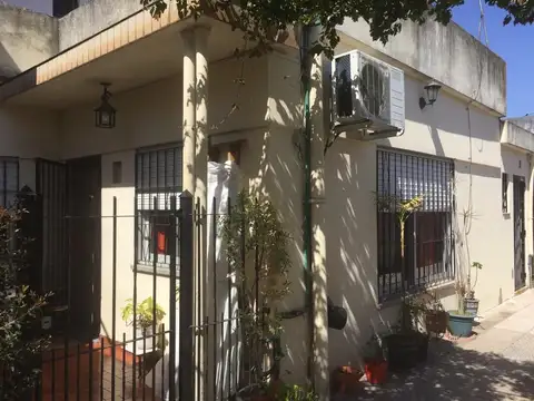 depto. tipo casa tres amb con patio y terraza